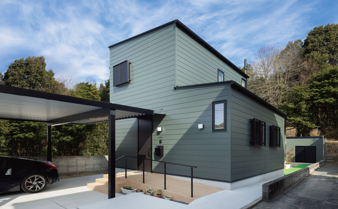 シンプルな美しさを纏った、箱型の家